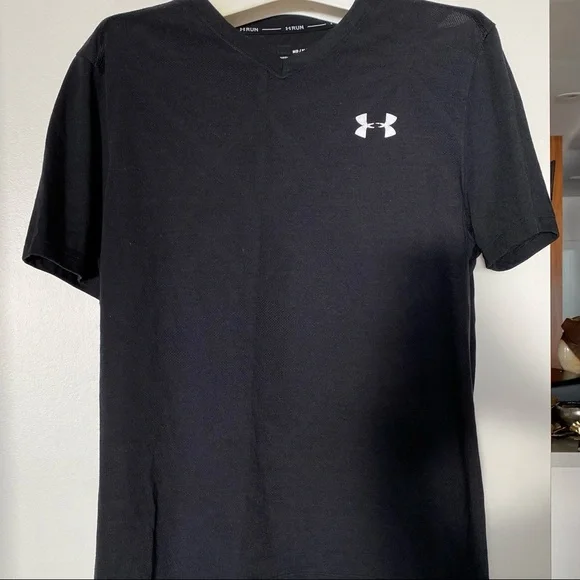 Under Armour HeatGear Running/ Gym Shirt , Size M Fitted - Picture 1 of 5